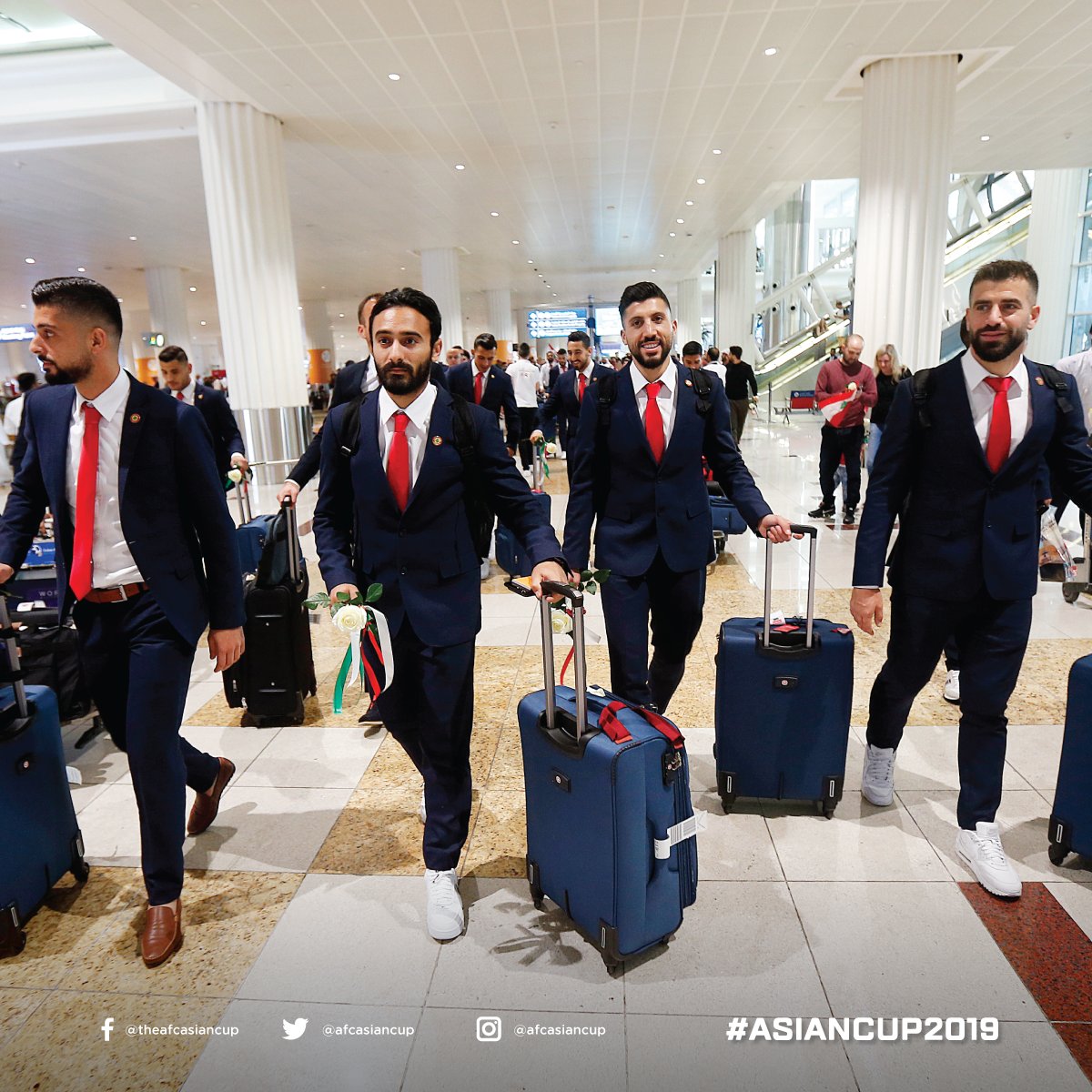 afcasiancup_ar's tweet photo. في كامل أناقتهم 😍

منتخب #لبنان🇱🇧 يصل الإمارات للمشاركة في #كأس_آسيا2019. https://t.co/Xmdmtcs2PN
