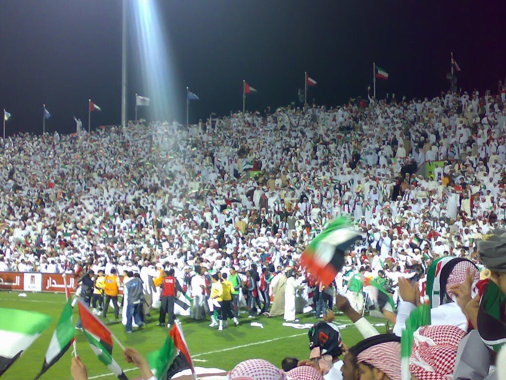 UAEFootballFans's tweet photo. اليوم يومكم يا جمهور الامارات
اليوم نبدأ مسيرتنا و لازم نكون بأفضل صورة لنشجع اللاعبين خلال البطولة 
ما في وقت للسلبية .. #قدام_يالأبيض 🇦🇪 https://t.co/tDm1OuEIUn