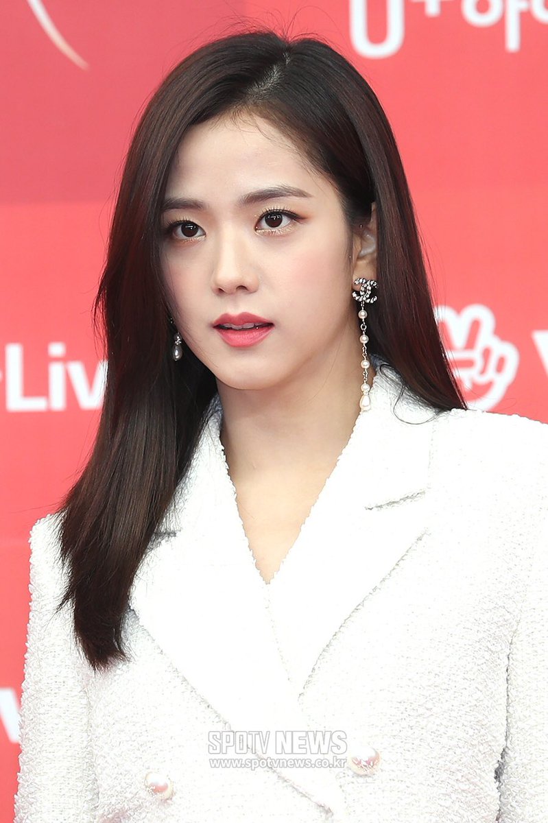 DCJisoogallery's tweet photo. 190105 골든디스크 레드카펫 프레스

#BLACKPINK #JISOO #블랙핑크 #지수 https://t.co/3CUAzlqh1X