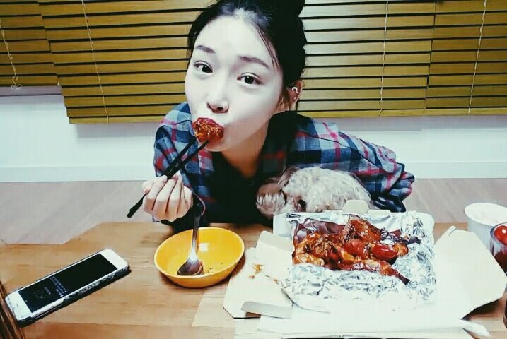 look at this baby eating well 