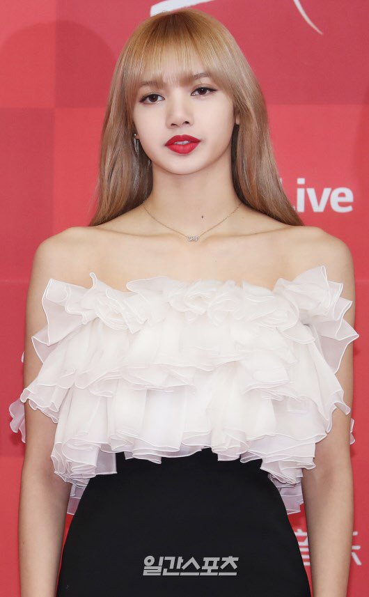 BLACKPINKCNTRAL's tweet photo. [PRESS]190105] BLACKPINK at The 33rd Golden Disc Awards Red Carpet

#BLACKPINK #블랙핑크 https://t.co/ZL8fVx3wLD