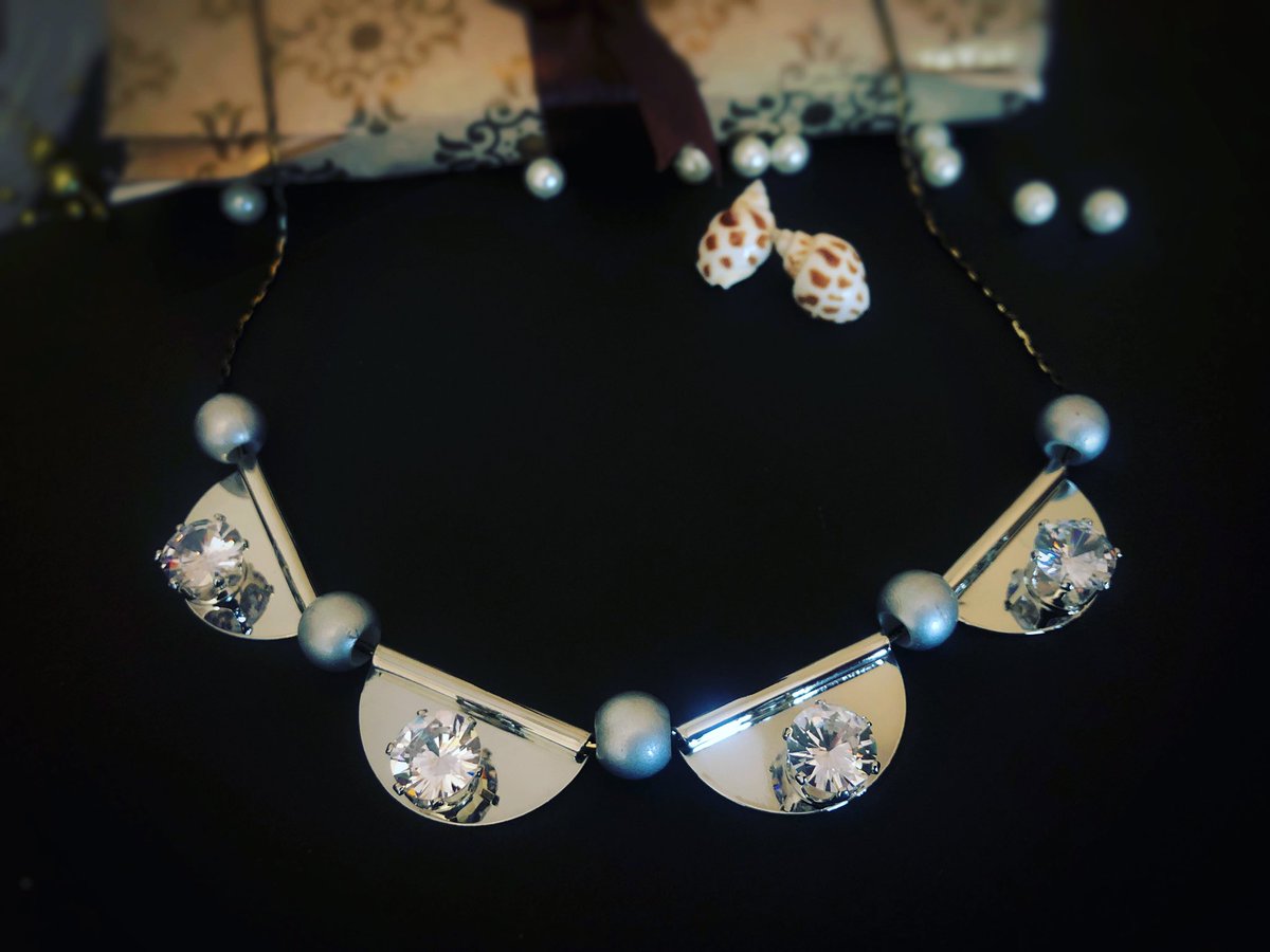 SStylishly's tweet photo. Create your own #style 
let it be #unique for yourself and yet #identifiable for others

- Anna Wintour  

Shop at https://t.co/JMQPJqJ7Br 

#slay #bosslady #fashion #jewelry #neckpiece #solitaire #pearls #love #slaystylishly https://t.co/avYHcTT3yu