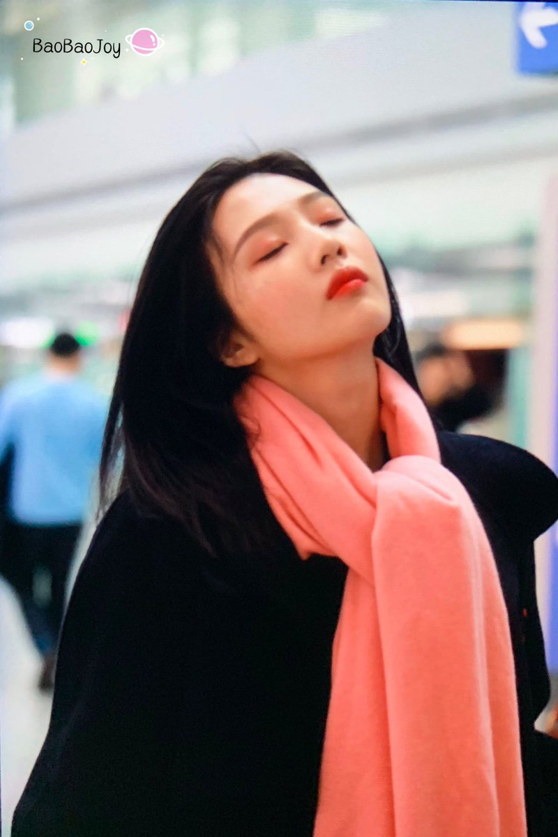 190105 인천공항 출국
Oh my god!! 너무 예뻐다😭😭😭
#조이 ⁠#박수영 #Joy 
#RedVelvet⁠ ⁠⁠ ⁠#레드벨벳⁠ ⁠⁠