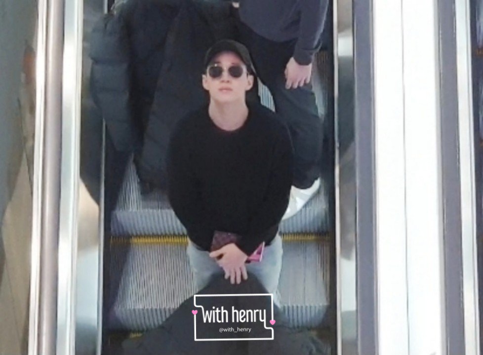 With__henry's tweet photo. 180105 #heney #헨리 인천공항 출국
잘 다녀와요! https://t.co/NpEQ06ikzI