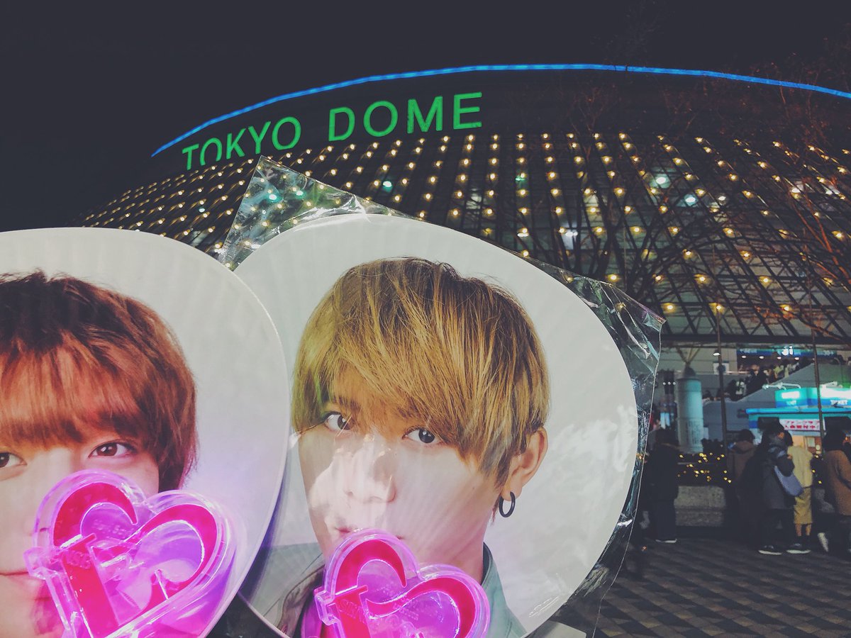 jump27101's tweet photo. 12.28
東京ドーム参戦してきました!!!
私にとって初ドーム!!!
しかもしかもアリーナでした😭😭
埋もれてしまいましたが、、、笑
でも自担様を近くで眺められて幸せでした
 #senseorlove #へいせいじゃんぷ https://t.co/DCfPmz27nJ