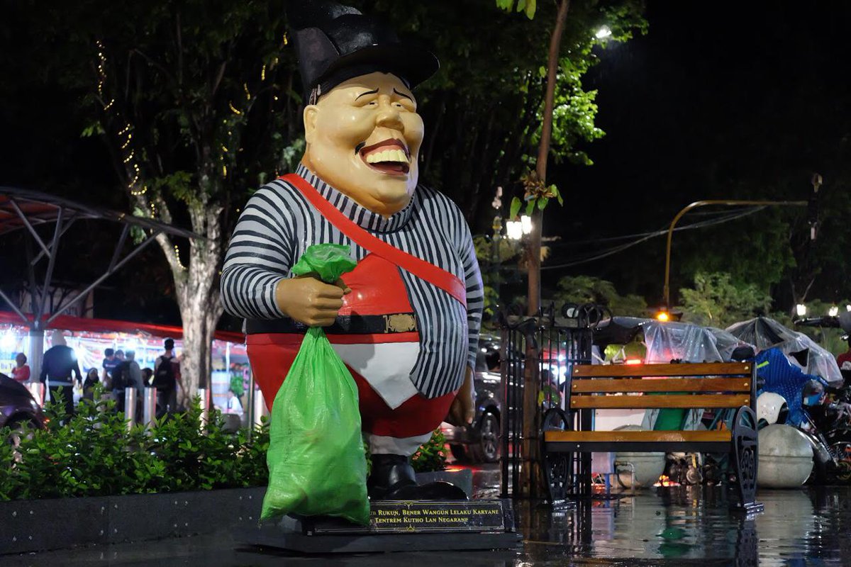 KemenPariwisata's tweet image. Saat ini Kawasan Pedestrian Malioboro juga dipercantik dengan hadirnya Instalasi Seni yang Instagramable bertema BEDJOKARTO. BEDJO berarti Untung dan KARTO berarti Aman
m.facebook.com/98663251138954…
#PesonaIndonesia #Kemenpar #ProgramKerja #KerjaBerdampak #PemerintahBekerja