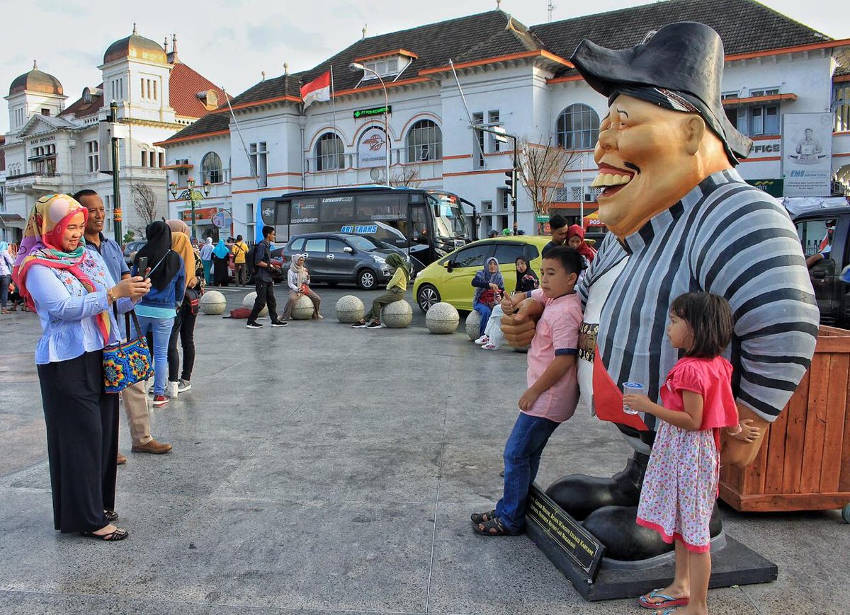 KemenPariwisata's tweet image. Saat ini Kawasan Pedestrian Malioboro juga dipercantik dengan hadirnya Instalasi Seni yang Instagramable bertema BEDJOKARTO. BEDJO berarti Untung dan KARTO berarti Aman
m.facebook.com/98663251138954…
#PesonaIndonesia #Kemenpar #ProgramKerja #KerjaBerdampak #PemerintahBekerja