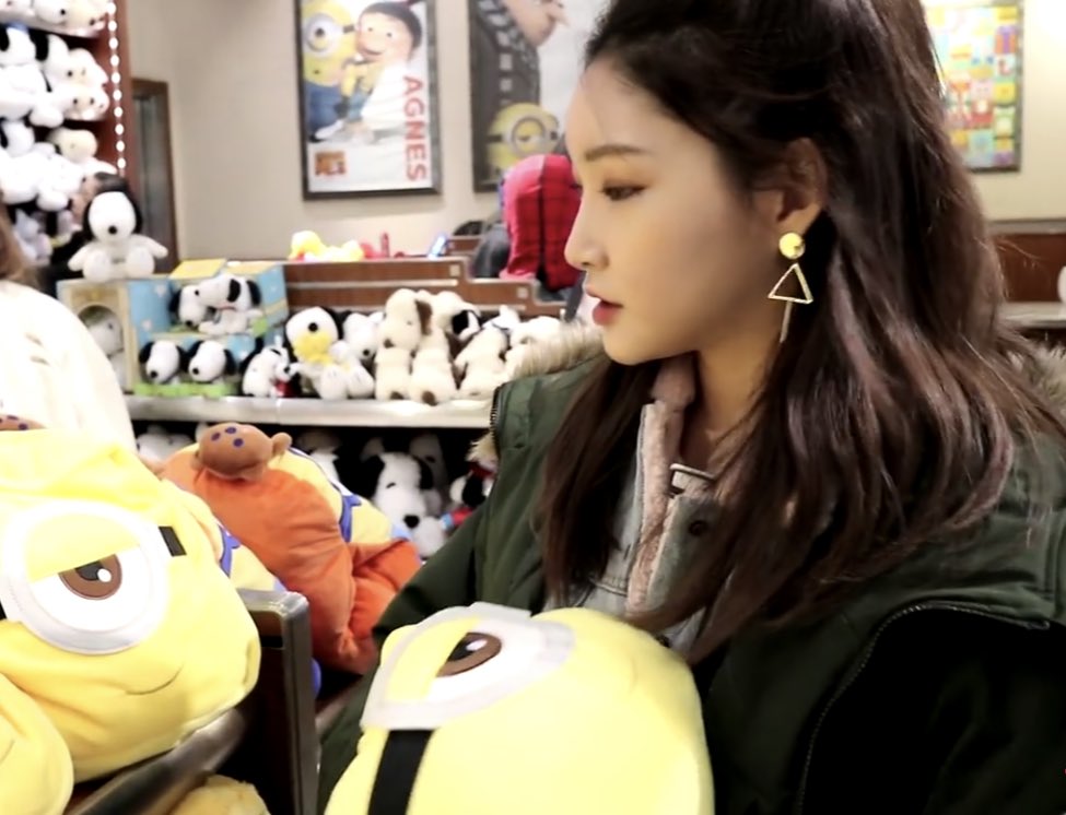 i promise you i’d buy chungha the ENTIRE store if we ever went shopping