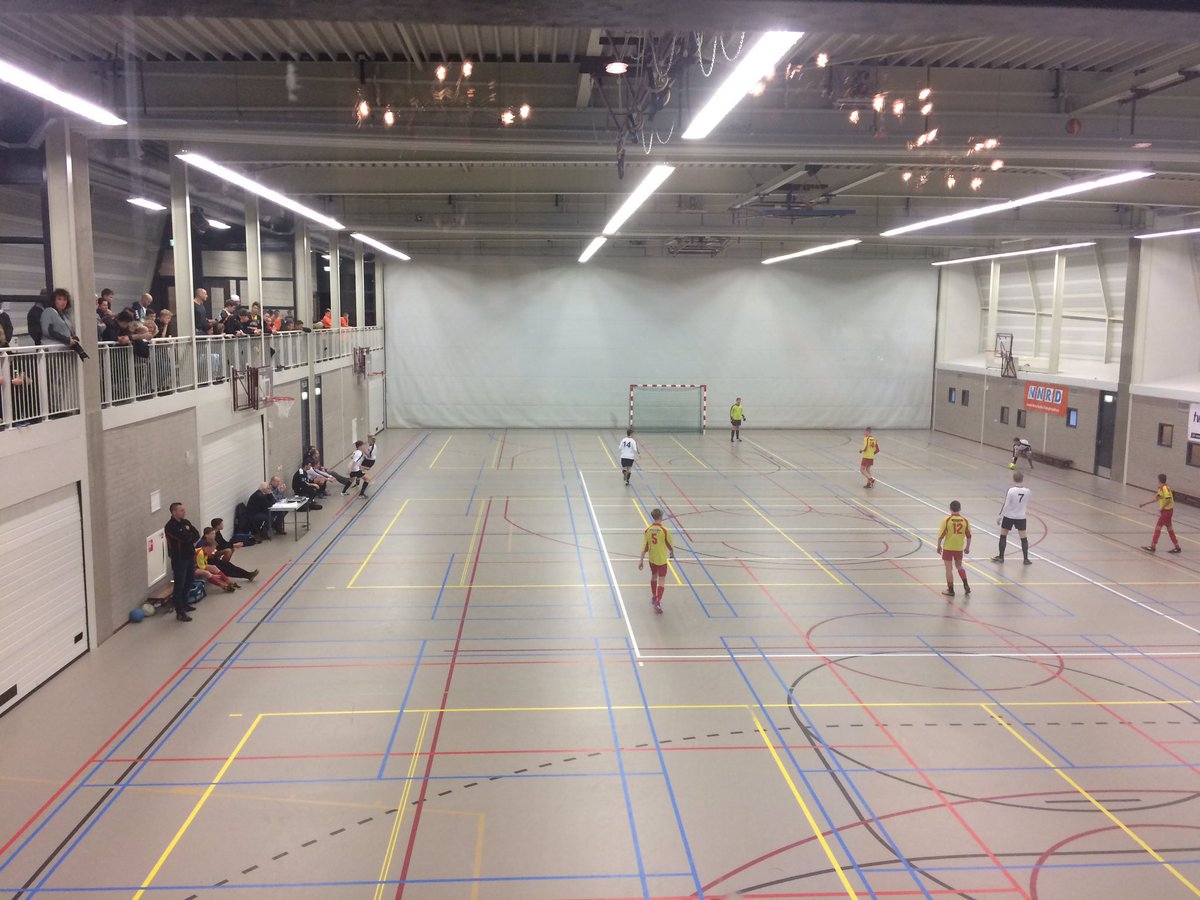 KNVBNoord's tweet photo. Vandaag de 50e finaledag van het #kerstzaalvoetbaltoernooi. Het grootste #zaalvoetbal-toernooi van Nederland(?). De locatie is sporthal #DeTrije te #Franeker. #jeugdzaalvoetbal @KNVB @knvbzaalvoetbal https://t.co/pzoykz2f8n