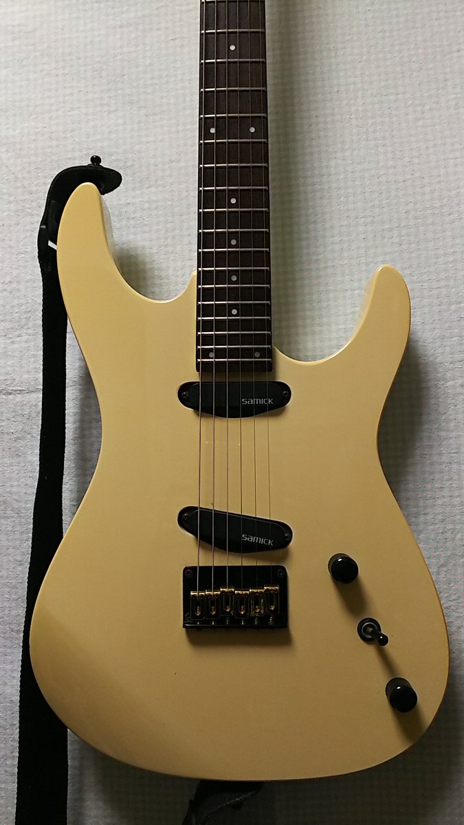 早乙女サキ Soft Balletトリビュートバンド アンドロジニー On Twitter 掃除して調整して完成 ブリッジのサドルは壊れていたので交換 金色しかなかったの ボリュームポットやジャック セレクターは寿命前なので サドルと合わせて注文しよう ちゃんマイでもう