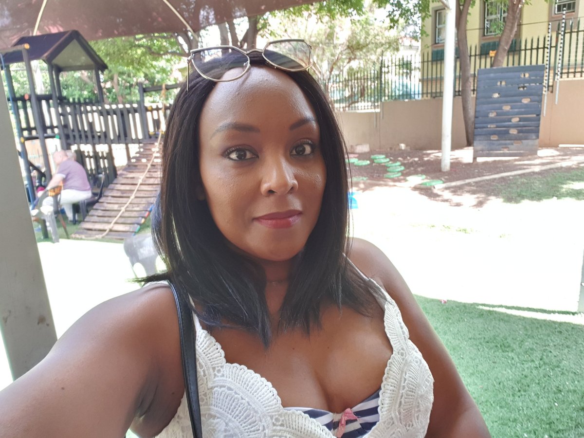Charma303's tweet photo. #offwhiteza why not though😁 https://t.co/DFhlCsrovo