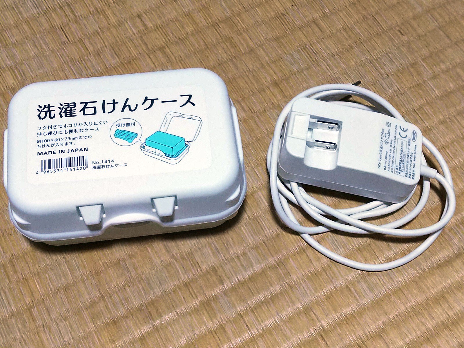 تويتر 森野ぐりん على تويتر 前から収納出来ないかなと思っていたスマホの充電器を100均の石鹸ケースに収納 タミヤシール貼った T Co Xgukteu1ed