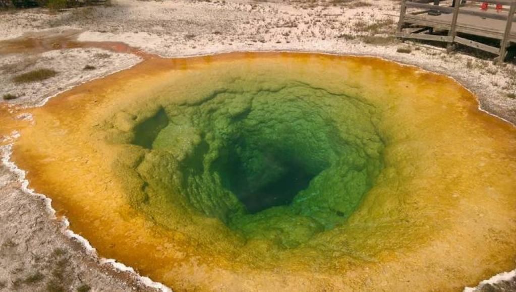 EOffroad's tweet photo. There are so many cool things to do in Yellowstone. You can even swim in a Boiling River! Read all about it &amp; other amazing things to do in Yellowstone via @theblpblog. #BoilingRiver #yellowstone #yellowstonenationalpark #thingstodoinYellowstone https://t.co/6pqXb0rJ17 https://t.co/NOMVpzlJId