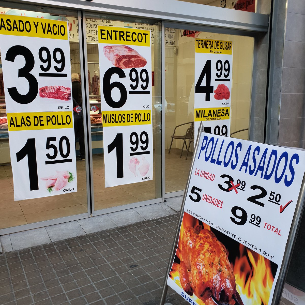Buenos dias a todos.. Hoy tendremos una super oferta imperdible en calle Poeta Mas y Ros 32.. 5 pollos al spiedo ( ya cocinados) por tan solo 9,99 las 5 unidades, la unidad cuesta a 1,99.