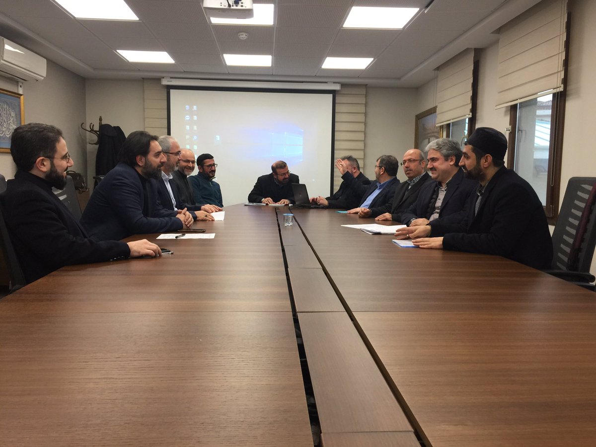 UMAD- Uluslararası Müslüman Alimler Dayanışma Derneği yönetim kurlu toplantısı Aziz Mahmut Hüdayi  vakfında yapıldı.