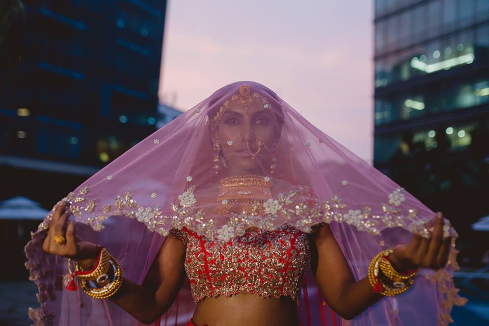 KalyanJewellers's tweet photo. This Kalyan #MuhuratBride adorns vintage designs that seem to have soared straight out of a treasure-chest, the #MuhuratCollection inspired from #Rajasthan has the most exquisite pieces…#Naths, #MaangTikkas, #Borlas, #Bangadis and more… #RajasthaniRegale, indeed! https://t.co/BuHfUDEvZN