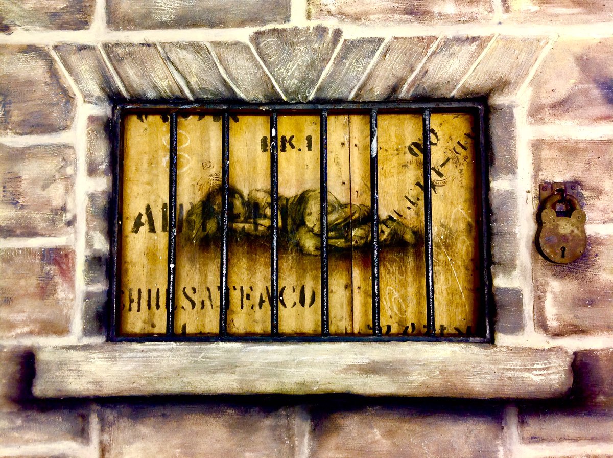 LindiKirwin's tweet photo. Made by my own fair hands😁
Calling all #InteriorDesigners , #PropertyDevelopers #TVSetDesign and those involved in #building #refurbishments who are looking for something different for their #interiors. My #sculptural #artwork is available. Details ➡️ https://t.co/P1pHRAhYh1 https://t.co/x82PXO2VqT