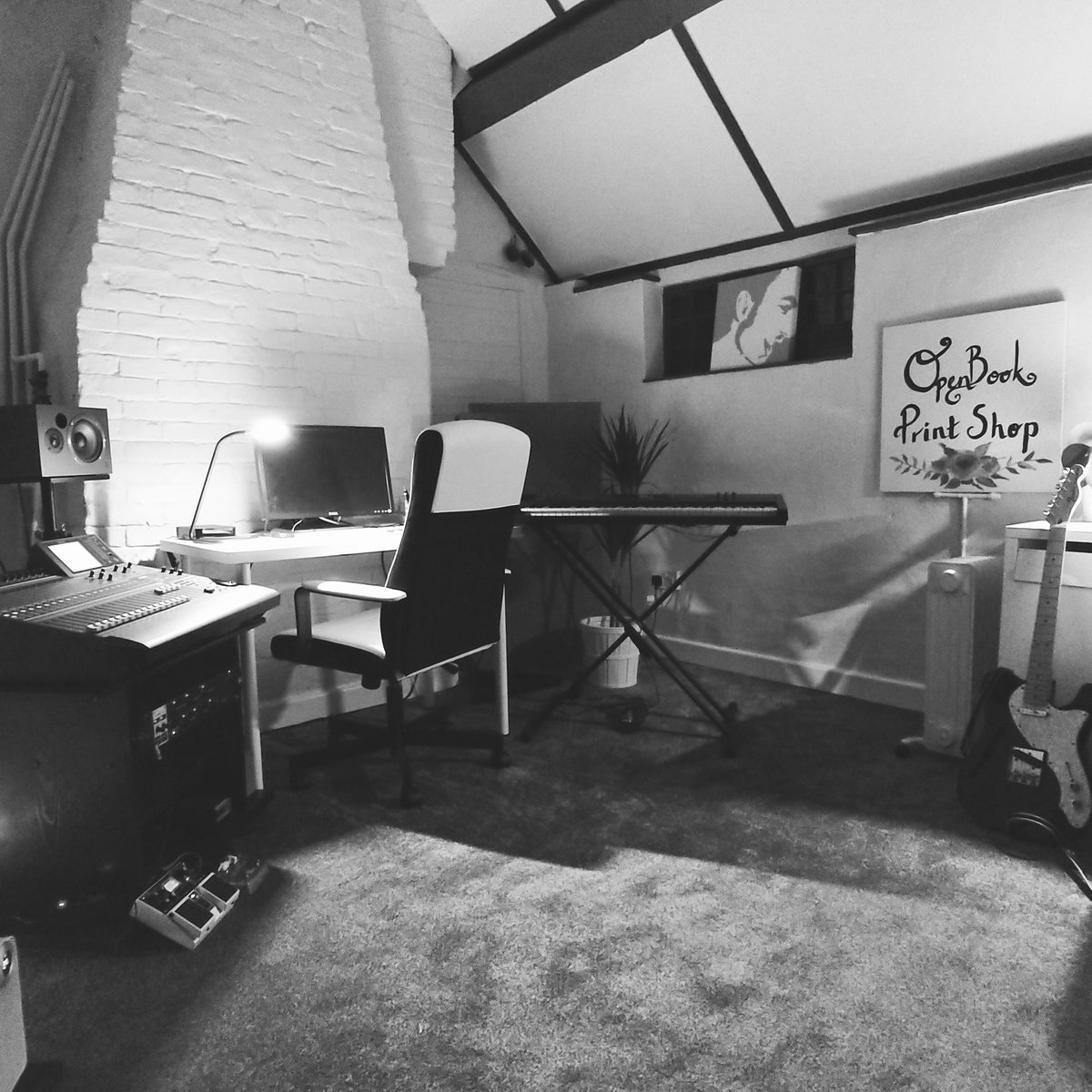 judith_ude's tweet photo. New Year, new studio🎙
This place was the answer 2 a lot of prayer 🙏 Last night me&amp; @lukevictormusic got 2 use it 4 the 1st time. Already started on new music for 2019! I could not be more excited 🙌🎶 Finally a place 2 spread my wings! Thank you Jesus!
#newstudio #bbcintroemids https://t.co/1vzek42sl5