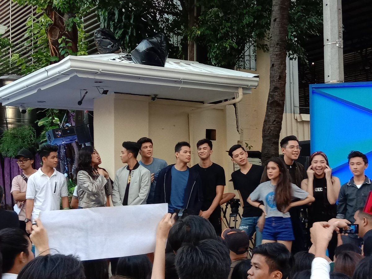 WarriorAchi's tweet photo. What they see VS. What we see 😆❤

Ang cute mo diyan, Achi boy huhuhu!

Photo owner: @TrendsKaori 
#OneStepCloserKAORI 
#PBBBig8tingBig4Reveal https://t.co/p6E9kkqHqY