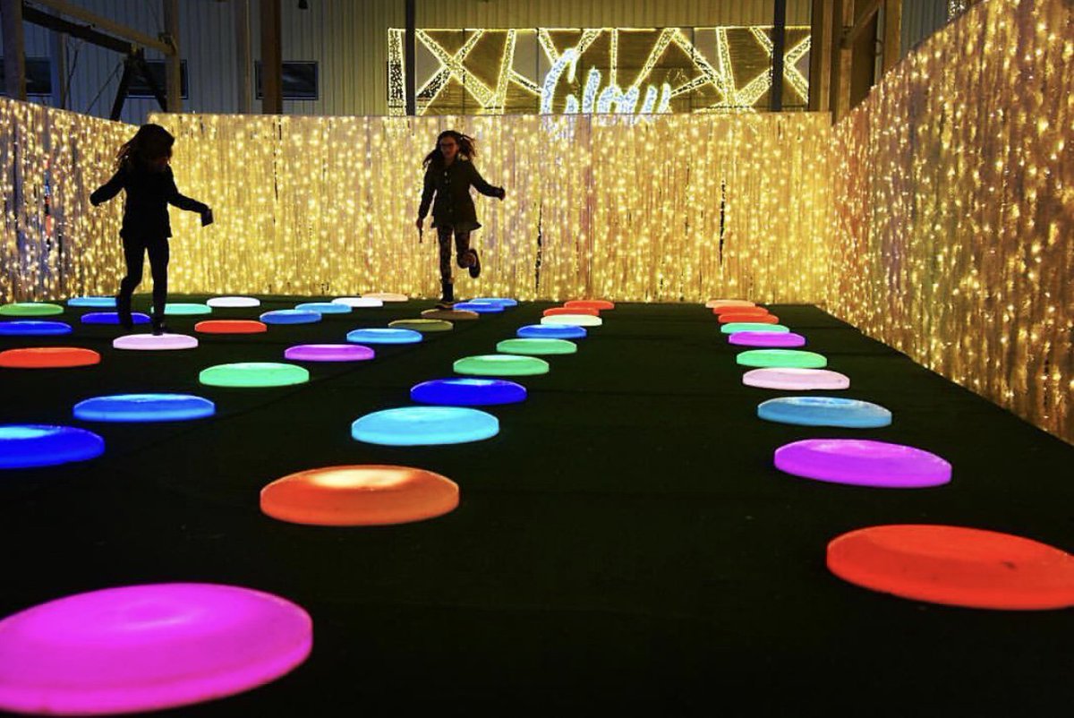 ONLY 2 MORE NIGHTS to experience these magical lights! Don't walk...skip, jump and hop on over to glowgardens.com/christmas-barr… and experience the magic of Glow before our doors close for the season! ✨

📷 : @alliekphoto 

#glowbarrie