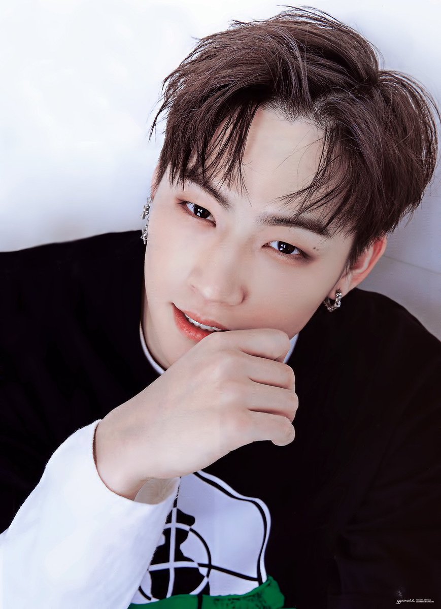 GOT7__Fanbase's tweet photo. [💚] Happy birthday to our chic and charismatic leader, JB! 

#CutieSexyJBDay
#DefJBDay
#GOT7 #갓세븐 @GOT7Official https://t.co/npoDQjR9xr