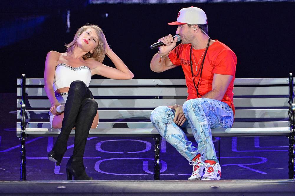 a66ychilds's tweet photo. Throwback to this iconic performance #1989worldtour https://t.co/D2jey55SHS