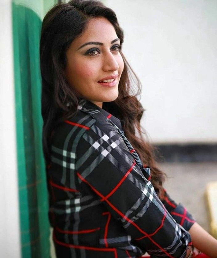 Lovepreet_Back's tweet photo. @LionRajuVM #SurbhiChandna Deserves to be nominated for best actress and undoubtedly she deserves to win best actress award https://t.co/B8wO7KrTKA