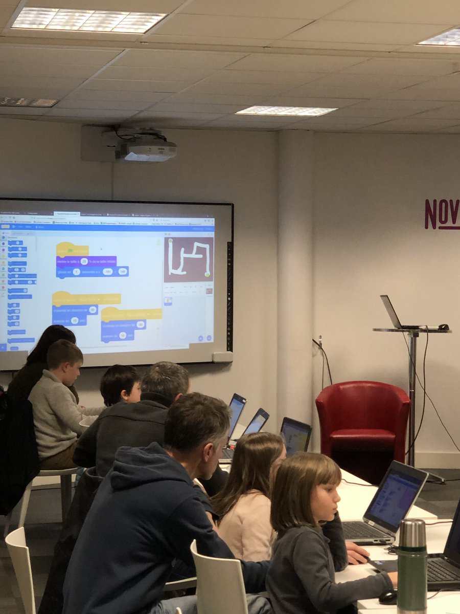 CompagnieDuCode's tweet image. Aujourd’hui, premier #CodingGouter de l’année, on expérimente la toute dernière version de Scratch. #Scratch3 @NovaMelee