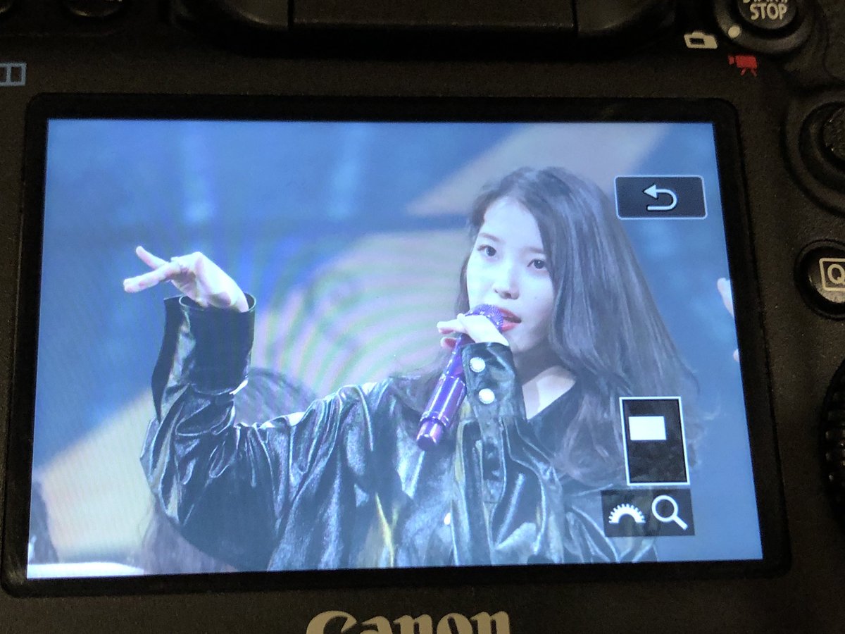 jinoo_baragi's tweet photo. 190105 아이유 데뷔 10주년 기념콘서트 커튼콜 in 제주 직찍 preview by 지누 https://t.co/iDW9Ybqbma
