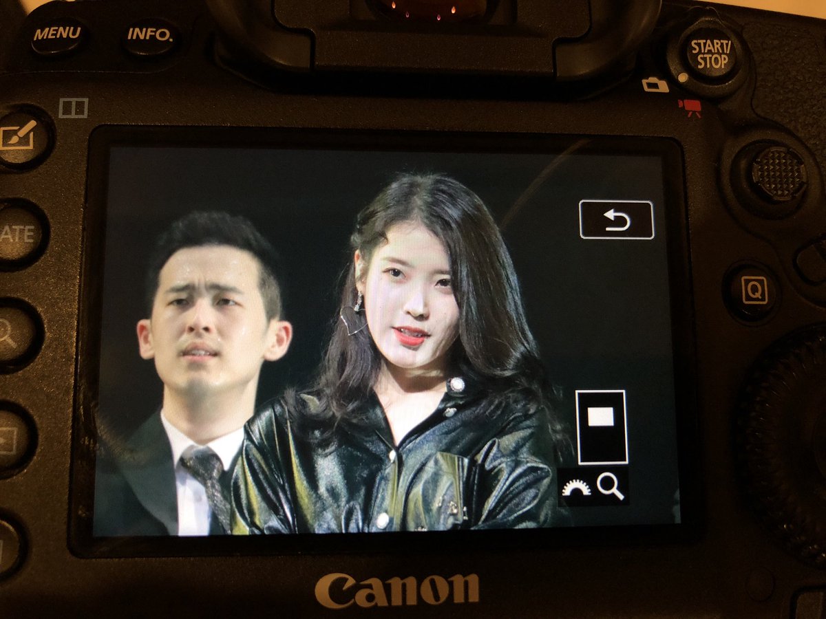 jinoo_baragi's tweet photo. 190105 아이유 데뷔 10주년 기념콘서트 커튼콜 in 제주 직찍 preview by 지누 https://t.co/iDW9Ybqbma