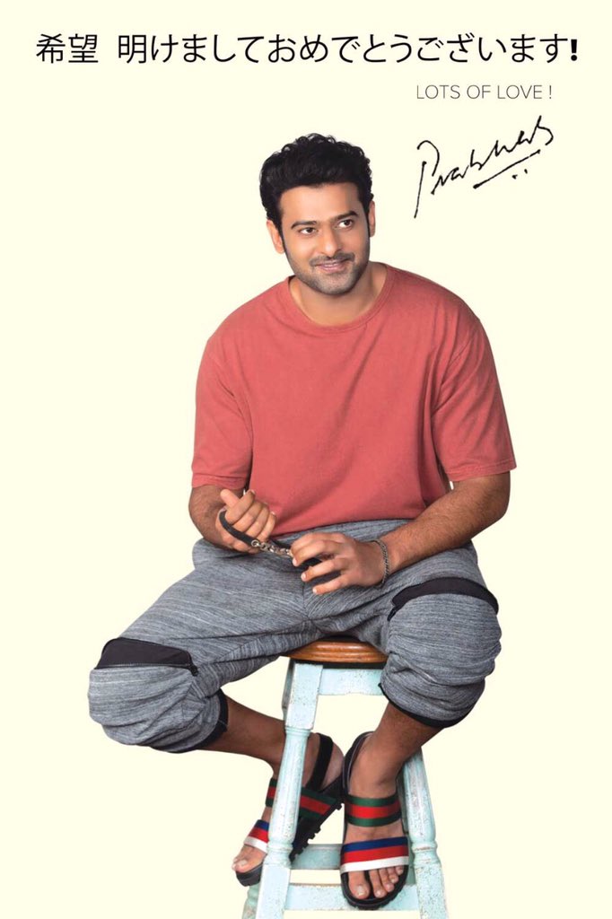 VenkyPrabhas01_'s tweet image. 😍😍😍😍

#Prabhas Surprising Stills For Japan Fans..🤗

Darlingeyyy 😘😘😘😘😘😘