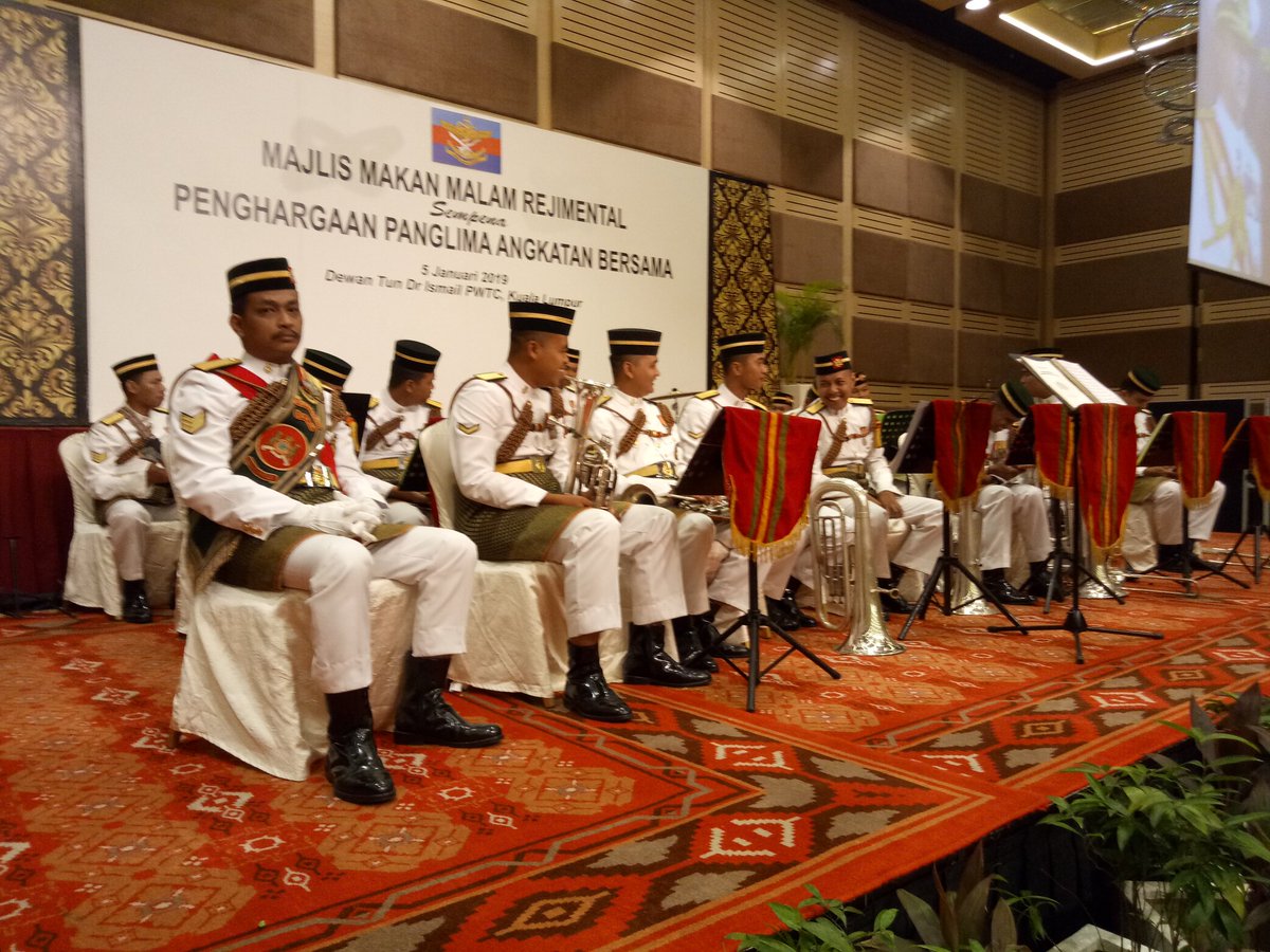 myjointforce's tweet photo. Majlis Makan Malam Rejimental sempena penghargaan Panglima Angkatan Bersama
#BerjuangBersama
#WeAreOneBigFamily
#MarkasATM
#MinDefMalaysia
@tldm_rasmi
@TenteraDarat
@airforcenextgen https://t.co/Ig1yo9fCSE