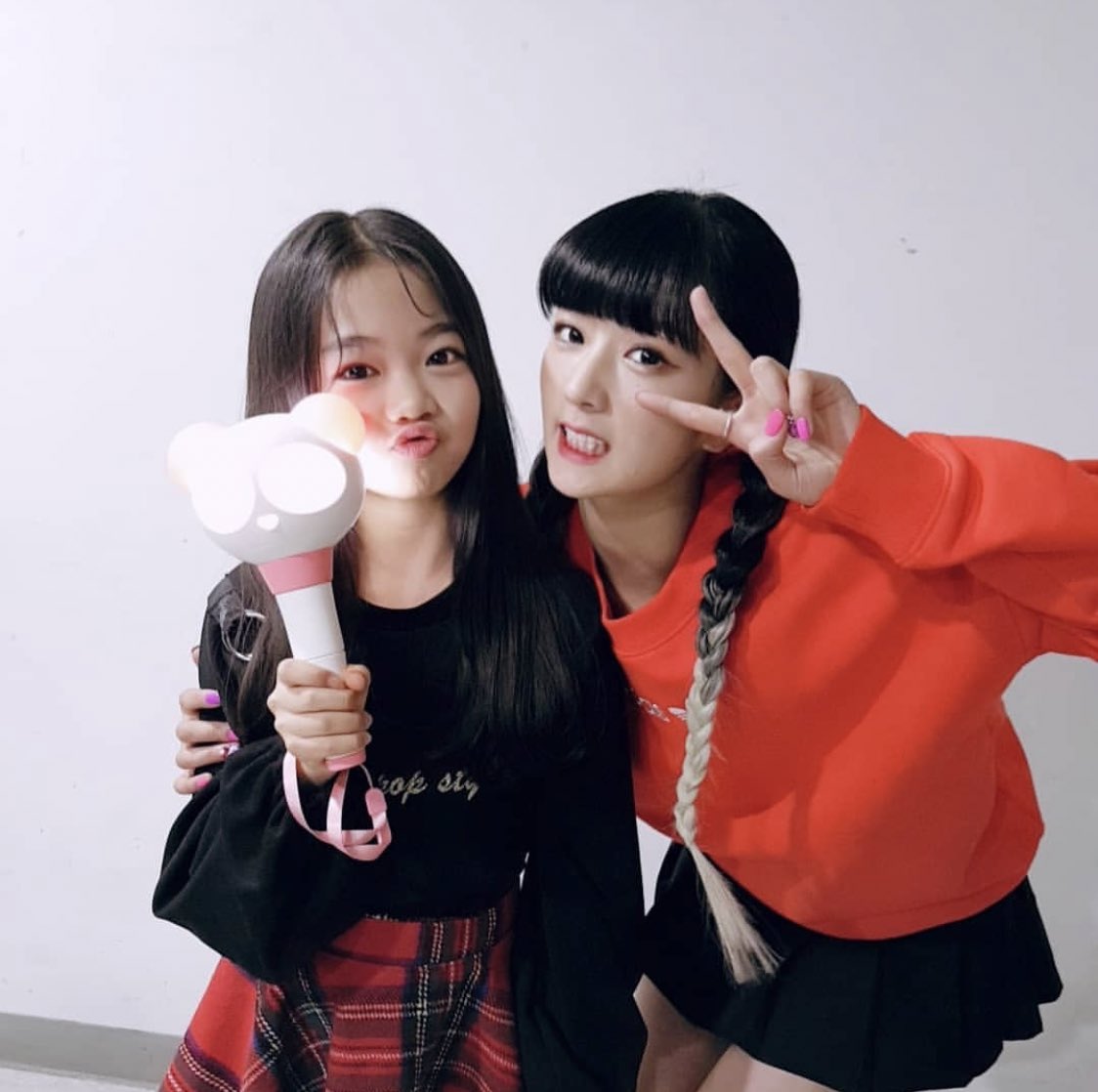 ApinkBbomidoll's tweet photo. #Apink 5th CONCERT 2019 PINK COLLECTION : RED & WHITE❤
Thank's for coming, our baby Haeuniie~ Se kyung unniee~ and No Jaem bot-ssi^^
#에이핑크 #Apink_응응
#Pink_Collection_Day1 https://t.co/bsKa0nkbom