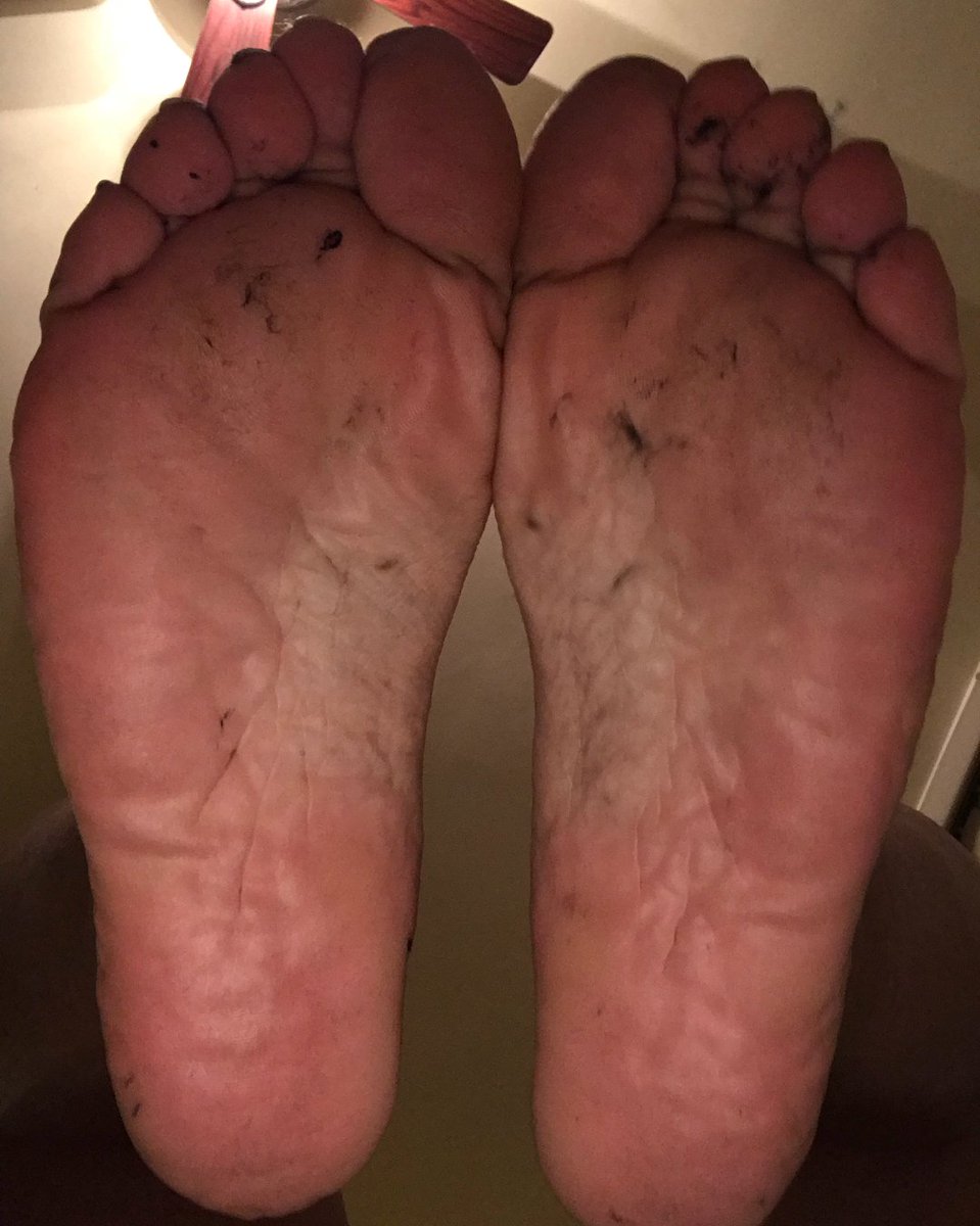 lina_deesse's tweet photo. Qui veux me lecher les pieds bande de merde🐷
#moneymiss #moneymistress #moneypig #paypig #slave #findom #blackfendom #dominatrix #soumis #pigeon #humanslave #domination #moneyslave @RTfucker @RetweetBitch2 @RT_converse @rtfemdom1 https://t.co/fmk51kWFVZ
