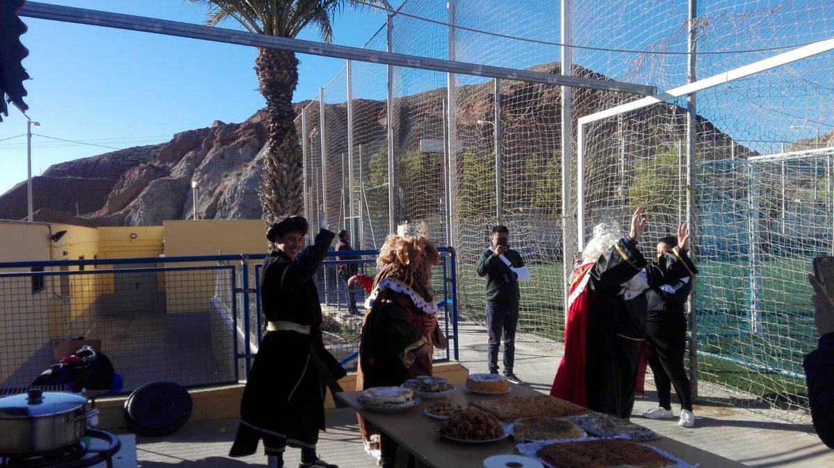 Fútbol base. 
Los Reyes Magos de Oriente llegan al Alfonso Embarre, cargados de regalos, donde visitan a los chicos y monitores del <a href="/san_cristobalcf/">San Cristobal CF</a>.