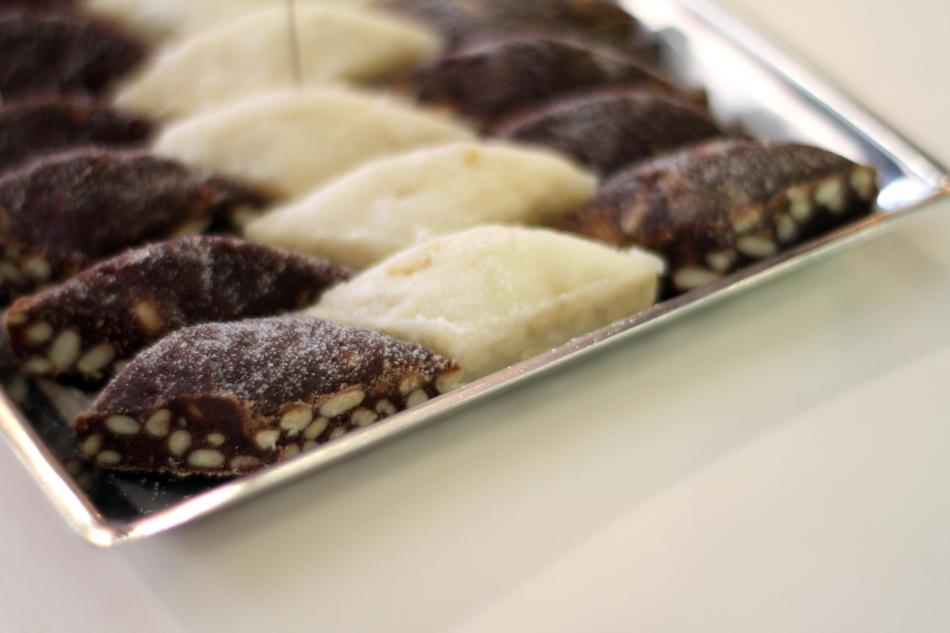 Dolci Natalizi Umbria.Umbria Tourism On Twitter Le Pinoccate Sono Dolci Tradizionali Dell Umbria Legati Alle Festivita Natalizie Hanno Una Caratteristica Forma A Rombo E Sono Confezionate In Carte Coloratissime Ecco La Ricetta Https T Co Evm3tv33ag