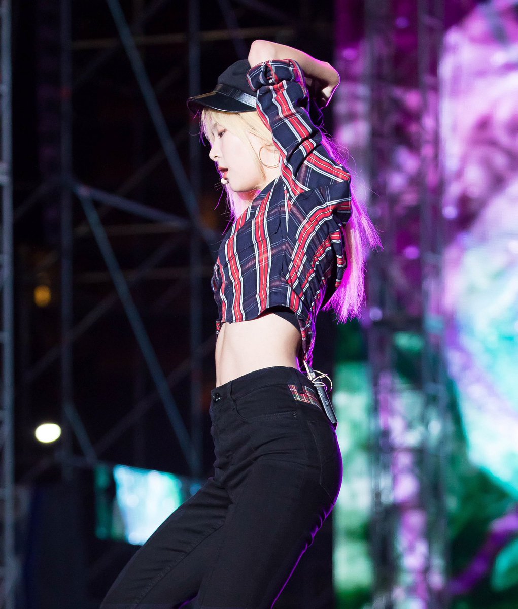 넌나의루키 tweet media
