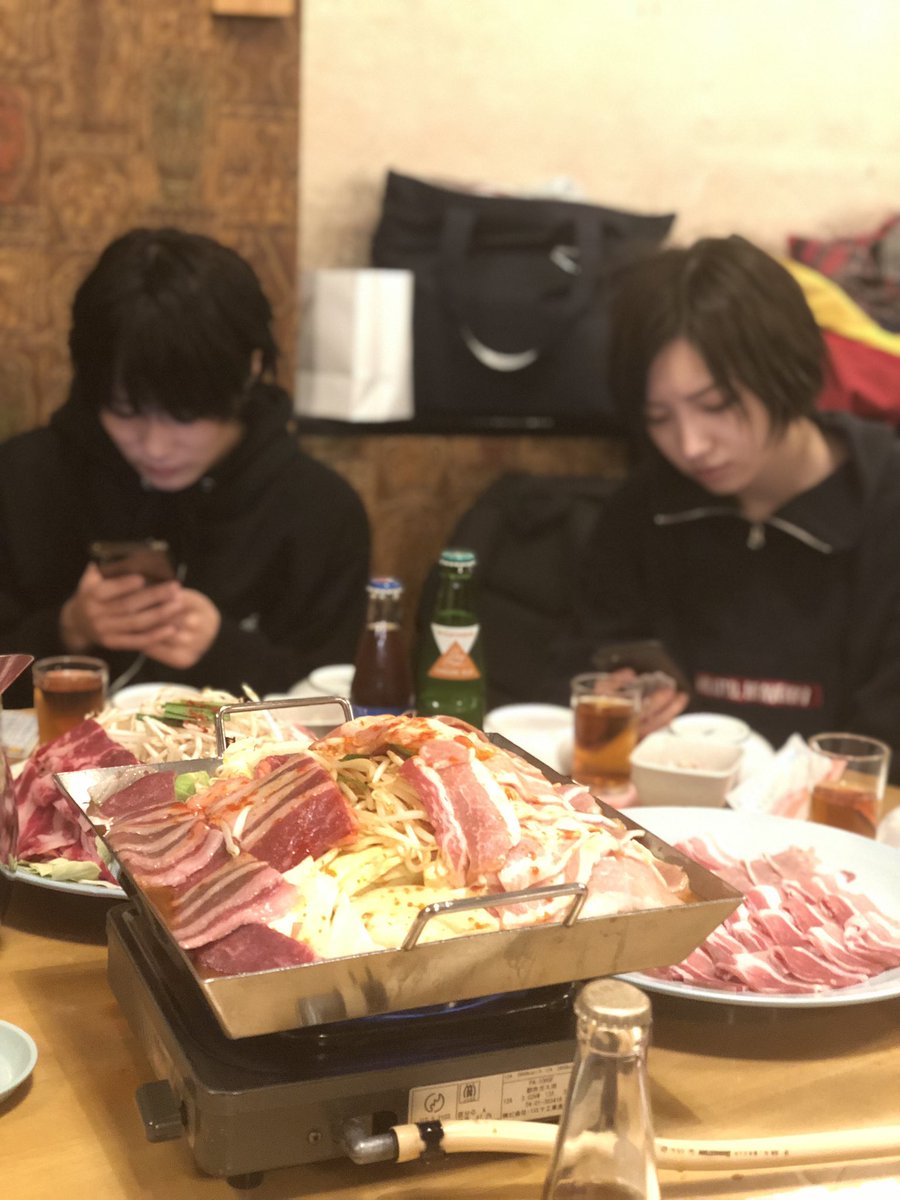 _Nagisa_Shibuya's tweet photo. 昨日は、 #NMB48新年会 でした💗

ビンゴ大会で私は、iTunesカード当たりました〜🍎わ〜い！

そして、目の前には少年達がいました👦🏻👦🏼笑

ポートレートで綺麗に写真撮りたかったのに、お鍋にピント合ってた〜😂笑

綺麗なお鍋の写真しか撮れなくて、

２枚目はやっと、、、☺️💕笑 https://t.co/13FBWpi8H8