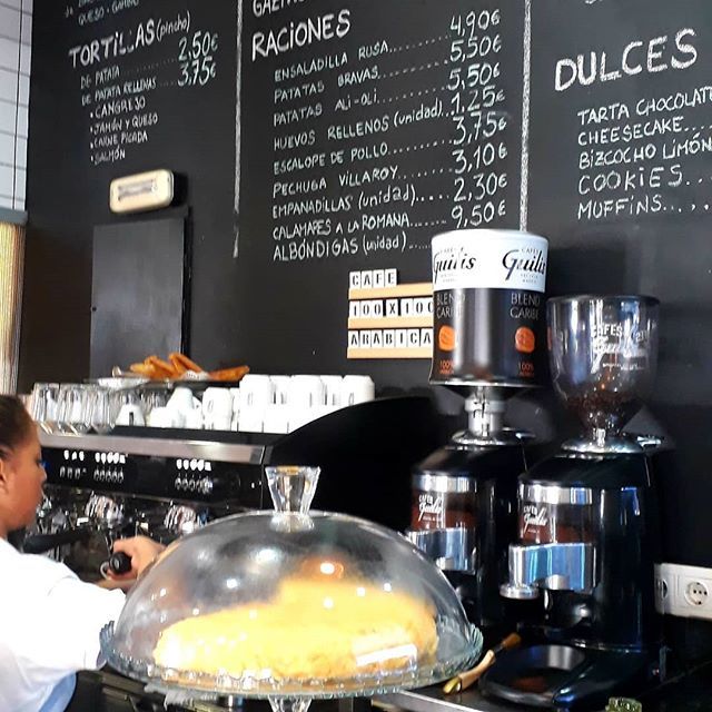 haydeehedderich's tweet photo. La magia de los cafés de Madrid. 🥐☕
.
.
#cafemadrid #madrid #specialtycoffee #baristas #instacoffee #instacafe #lifecoffee #coffetime #brunch #desayunos #breaskfast #ipreview https://t.co/eAUOXHZqbc https://t.co/7yuDXL0dpk