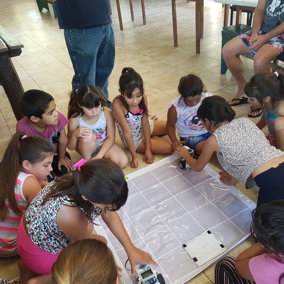 DTeRegion5's tweet photo. EAV, San Vicente, sedes  EP 4, EP 5, EEE 1 y EP 8, talleres de programación "Yo robot", "Cody Roby", "Resolviendo desafíos" y "Un paseo por la ciudad con robots" DPITE Región 5. https://t.co/Lt3tiT36Kc