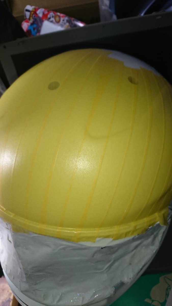 hazefactory's tweet photo. 走り屋で忠ヘルを塗ってみたい方は保存してくださいね！ 細かく作業を載せていきます！
 画像のように目玉部分にマスキングテープをはって下さい♪ https://t.co/vCM1lUmGma