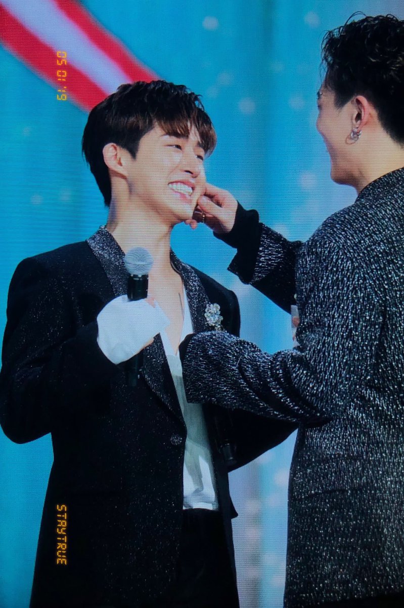 thislovedoubleb's tweet photo. #2019GDA_음원대상_iKON 🖤 https://t.co/OCbZ6tTPTQ