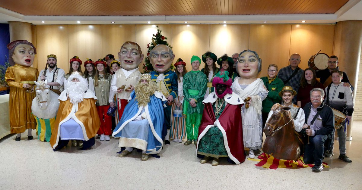 Queremos agradecer a todas las personas que han colaborado en la organización de la visita de los #ReyesMagos, principalmente al personal del #SAIP, a Dirección de Enfermería, a Dansants del Corpus, a todas las pajes, además de al personal del centro. ¡GRACIAS! #méshumana #HGUCS