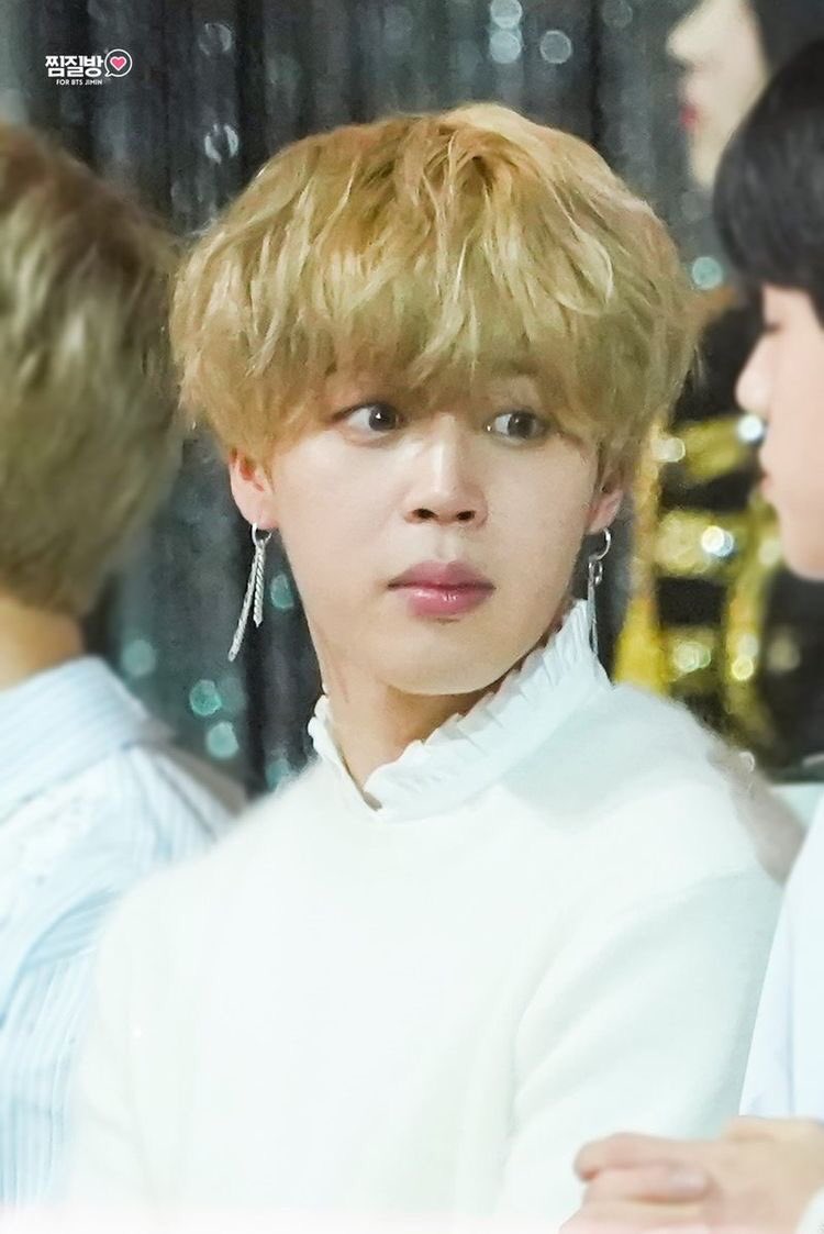 taehyungster's tweet photo. Jimin at GDA                 Jimin at GDA
last year                            this year https://t.co/n0jEE5NvlO