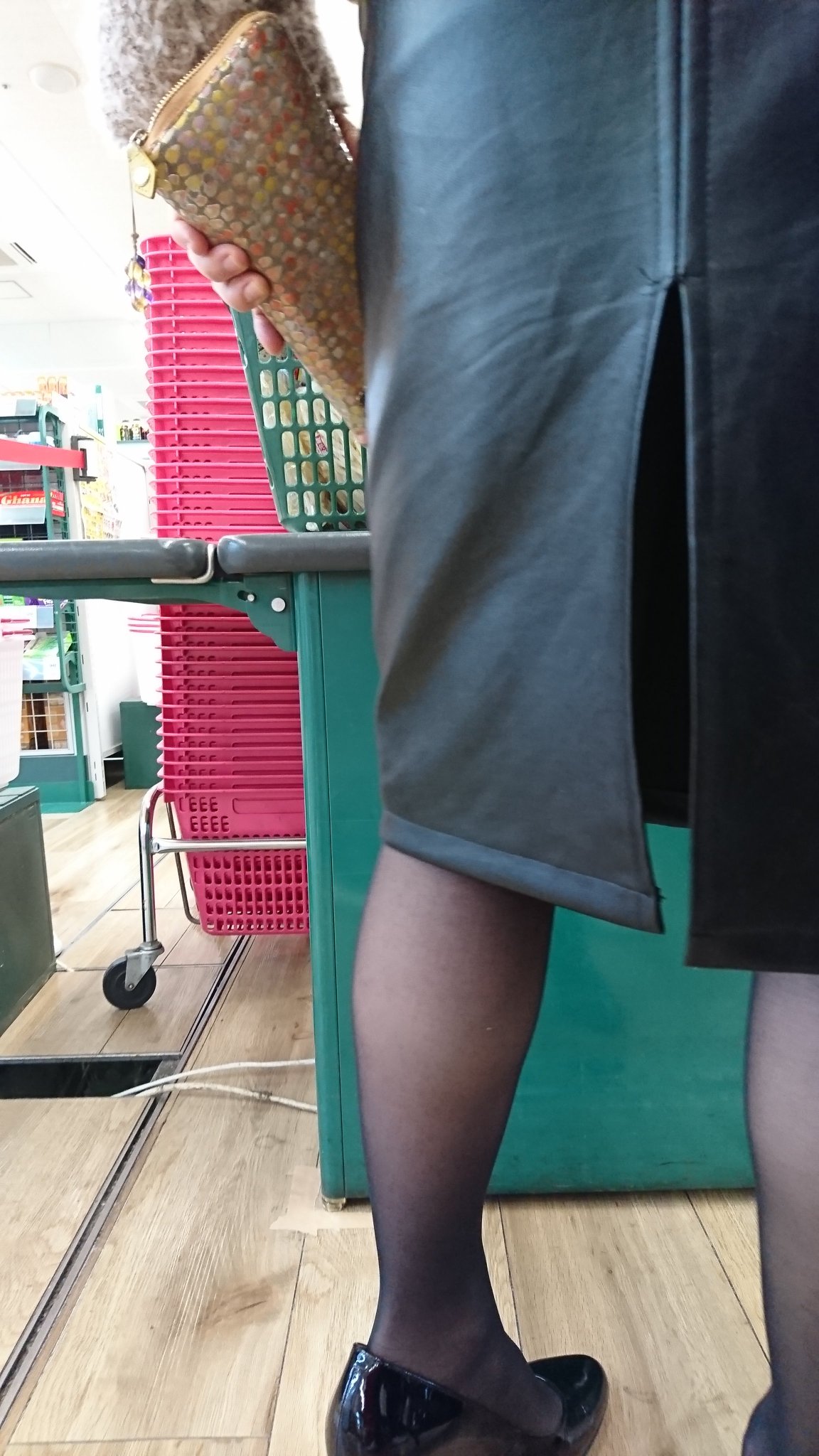 Kyu Leather Leatherskirt レザースカート 熟女 買い物 ショートブーツ パンスト スリット パンプス