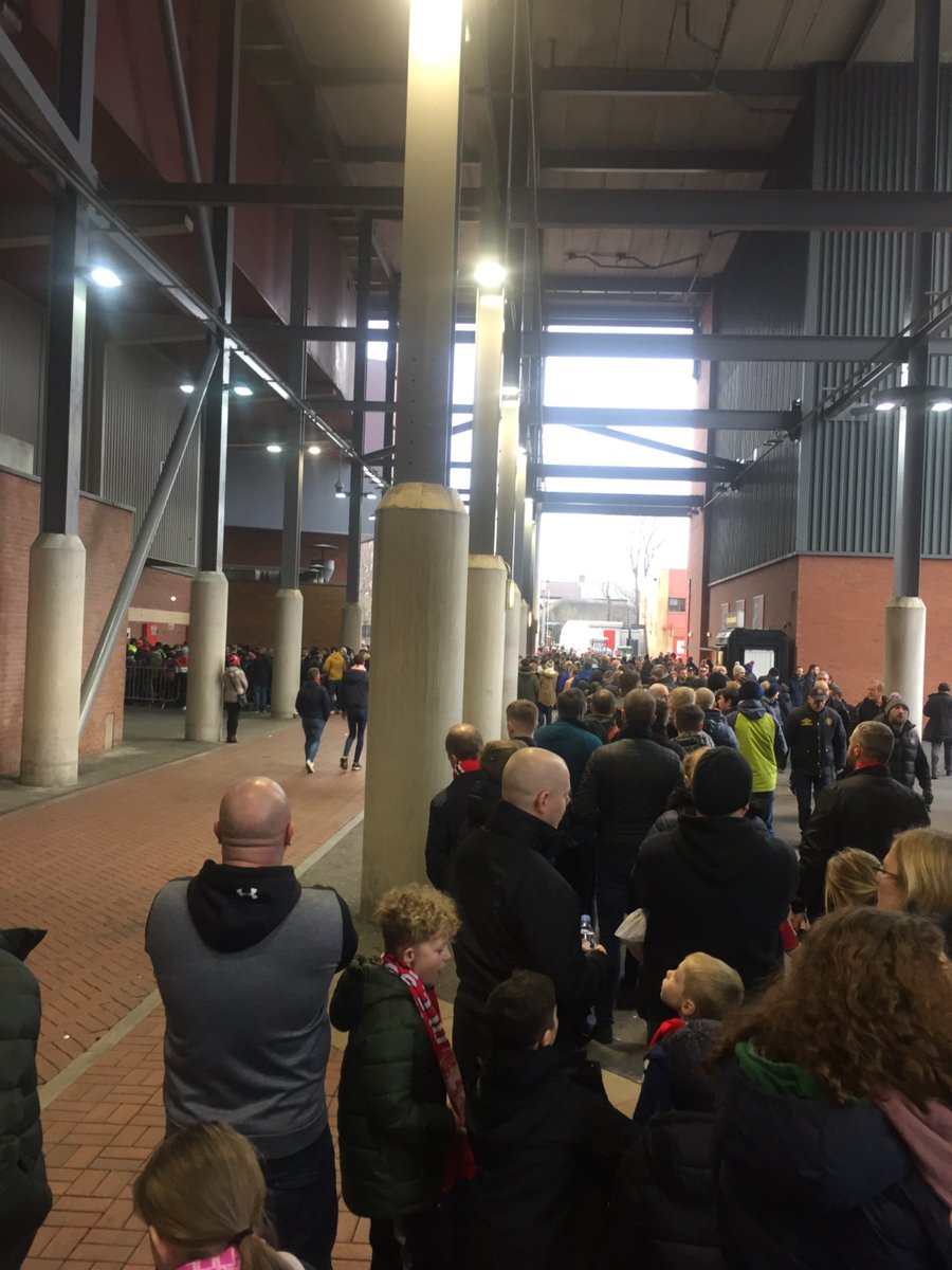 PaulSmeth's tweet photo. 25 minute queue to get in the ground @ManUtd is this for fkin real? You wouldn’t even need a ticket to wipe out a couple of thousand people in the queues to get in! https://t.co/sG4cYjgp3n