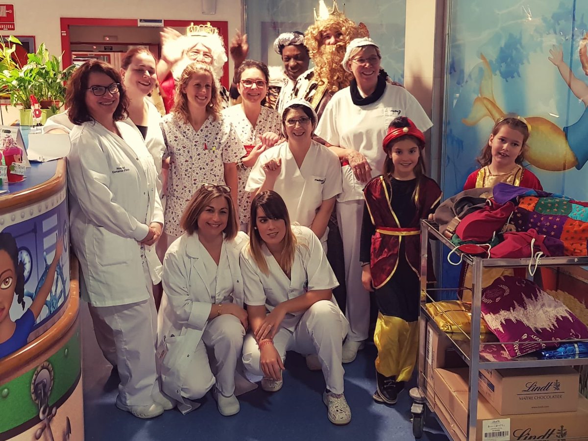 HospitaldeInca's tweet photo. Avui hem rebut la visita de ses Majestats els Reis d’Orient, que han volgut compartir amb pacients i professionals aquest dia (i repartir regals entre els que s’han portat millor😉).... un honor, com sempre!!!!! https://t.co/6eNrrEEAAj