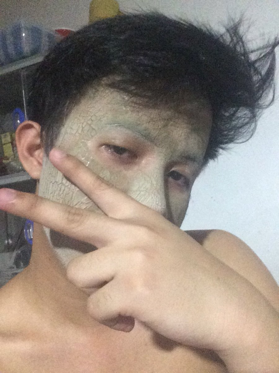 tianisms's tweet photo. Good Evening. Oh ha! Walang nagbago shutaaa mukha paring dugyot. Charot hahaha.
#AztecClay
#CetaphilCleanser
#WitchHazelToner
#CeletequeMoisturizer
#TrialAndError https://t.co/h1mQdtAsfH