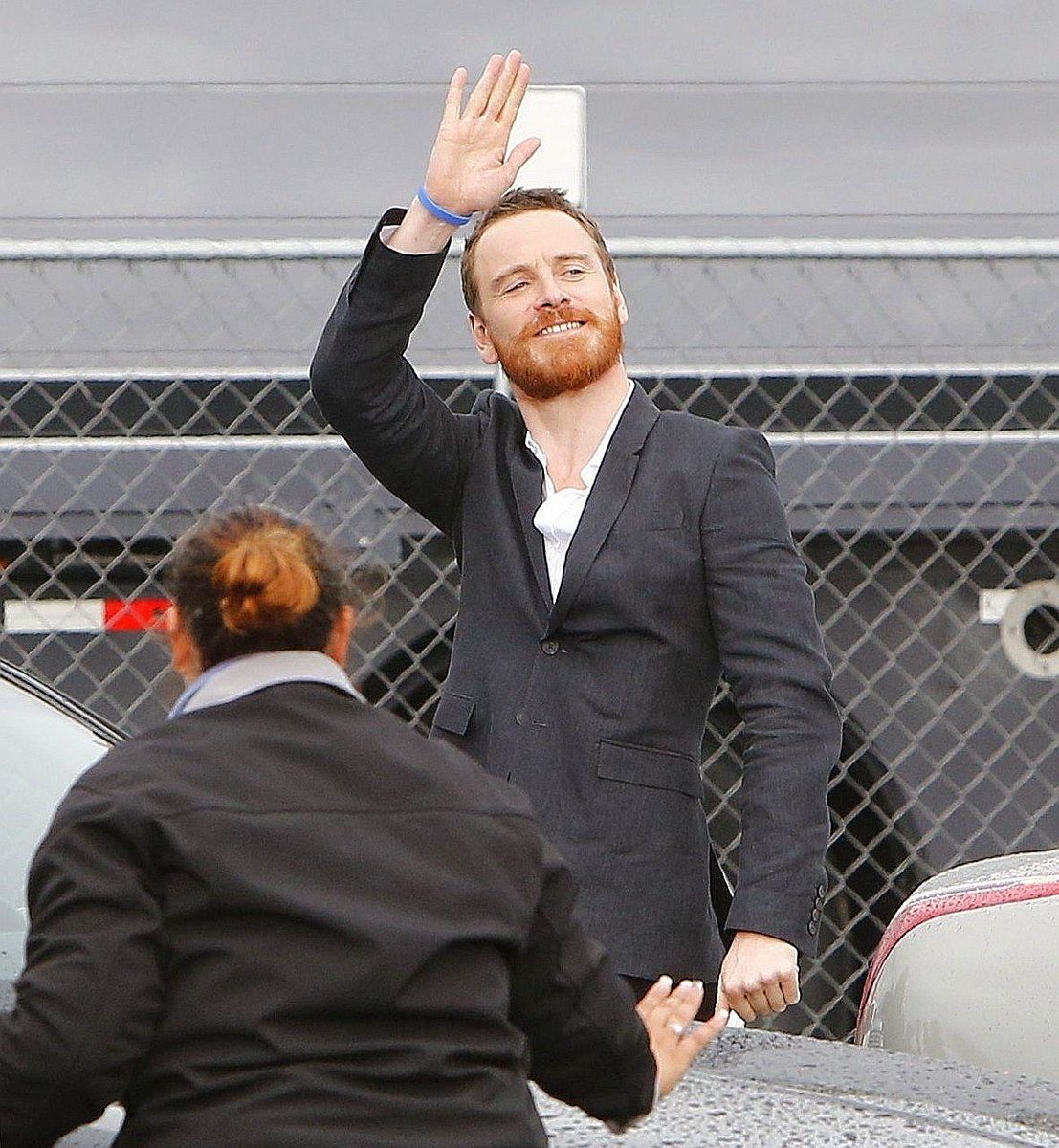 pyero33's tweet photo. Michael Fassbender at the 29 Film Independent Spirit Awards, March, 1 2014 in #SantaMonica, CA. Throw greetings and kisses to his fans. Sweet and Cute. Like always. #12YearsASlave
#12AAS #Movie #Premiere
#MichaelFassbender 😘💗
#Kisses #Fan #Cute #Beard
#Ginger #Love #ISA https://t.co/E4nxY8ThJ9