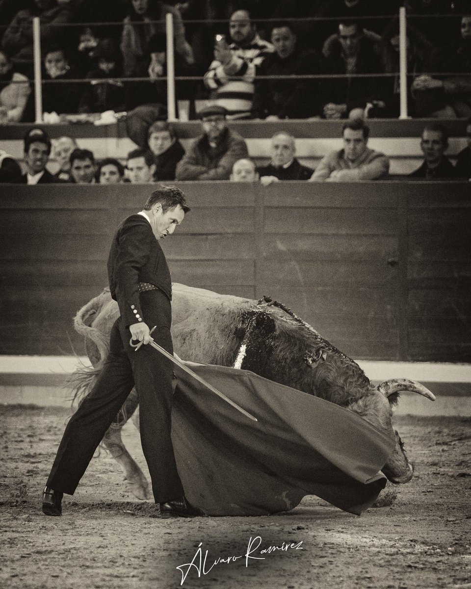 Con este muletazo por bajo de Miguel Martín os deseamos un Feliz Día de Reyes!! 😃🎁🎁🎄🏡            
-
-
-
-
📸 <a href="/alvaroramirezdc/">Álvaro Ramírez 📸</a>